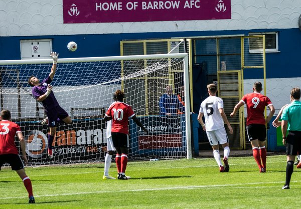 Comment les clubs de football peuvent-ils promouvoir une culture de respect et d'inclusivité parmi leurs supporters?