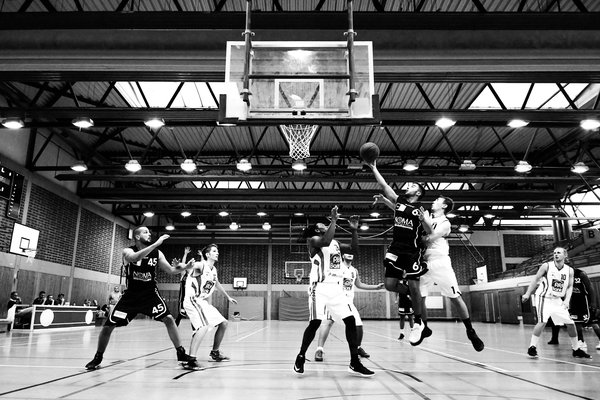 Comment intégrer efficacement des exercices de proprioception dans l'entraînement des jeunes basketteurs ?